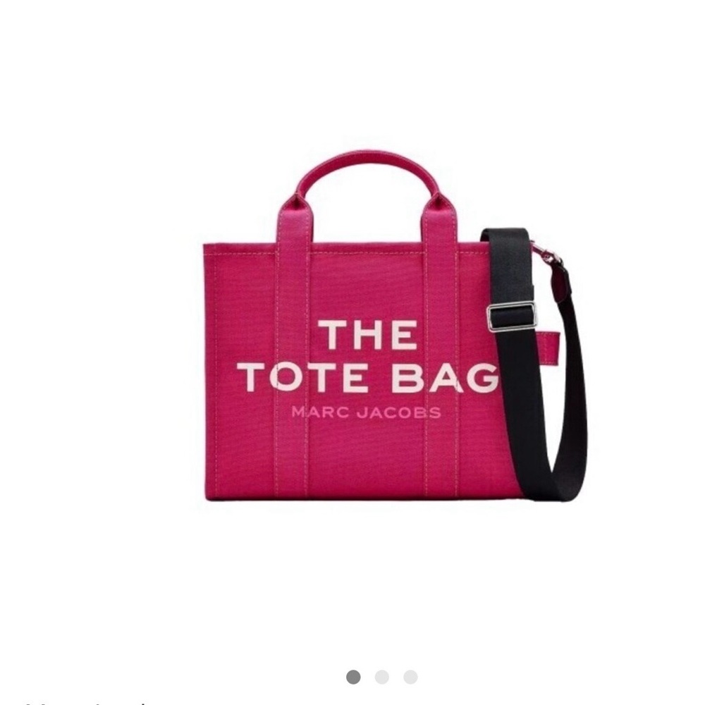 ✨ SOLD‼️ Vibrant fuchsia Marc Jacobs Tote✨
